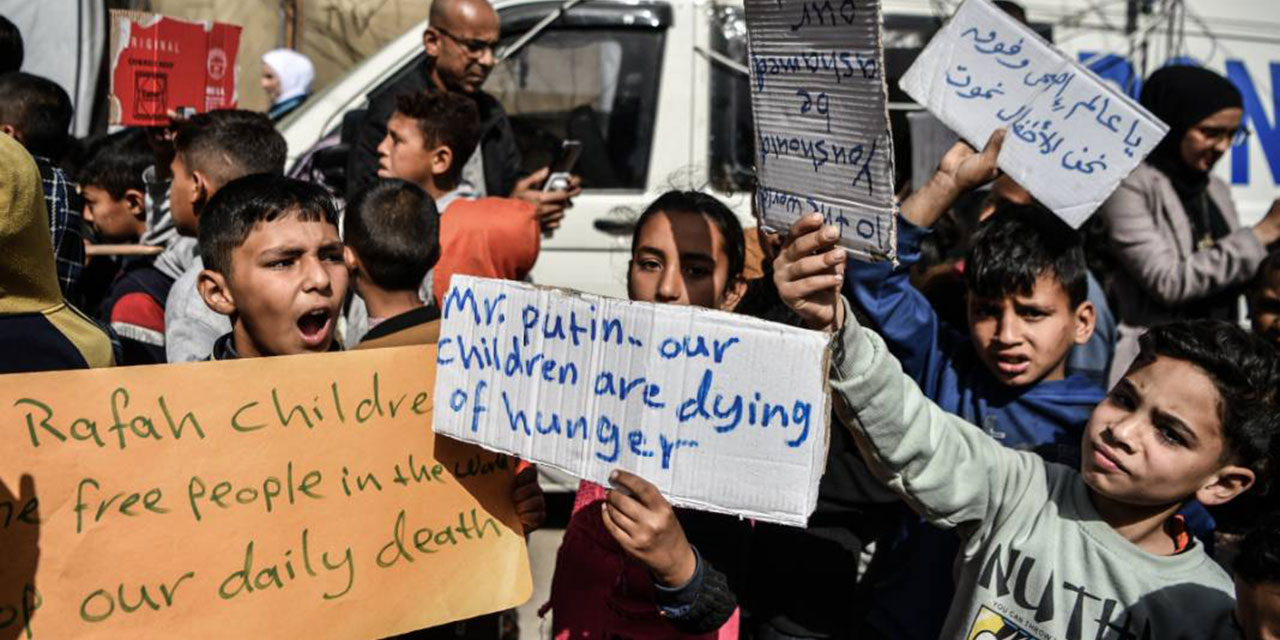 Gazzeli çocuklardan 'ölüyoruz, haberiniz var mı?' protestosu