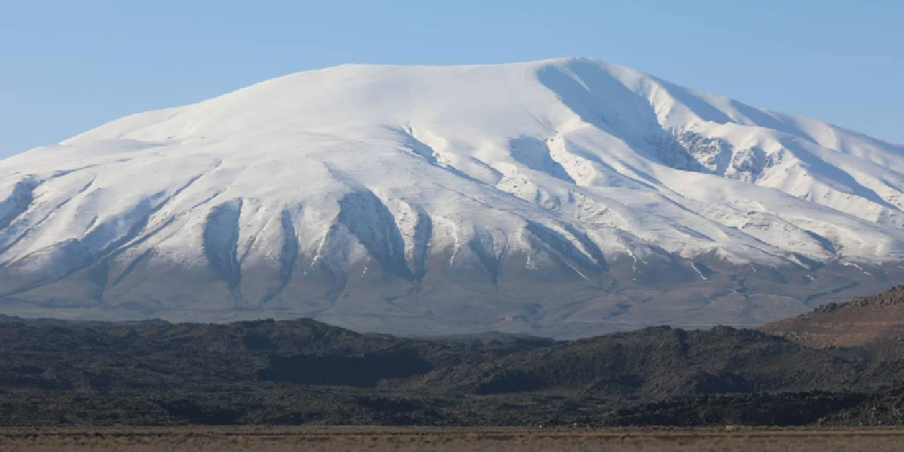 Ağrı Dağı kar yağışıyla yeniden beyaz rahmete büründü
