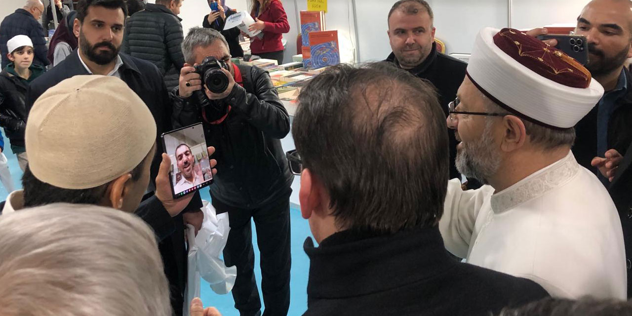 Diyanet İşleri Başkanı Erbaş kitap fuarında: Biz de Asa-yı Musa'yı bastık