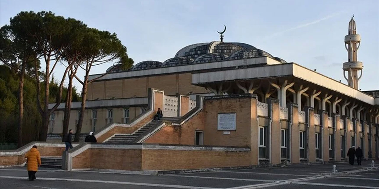 Ramazan Bayramı'nın ilk gününü tatil ilan eden İtalyan ilkokul yönetimi kararının arkasında durdu