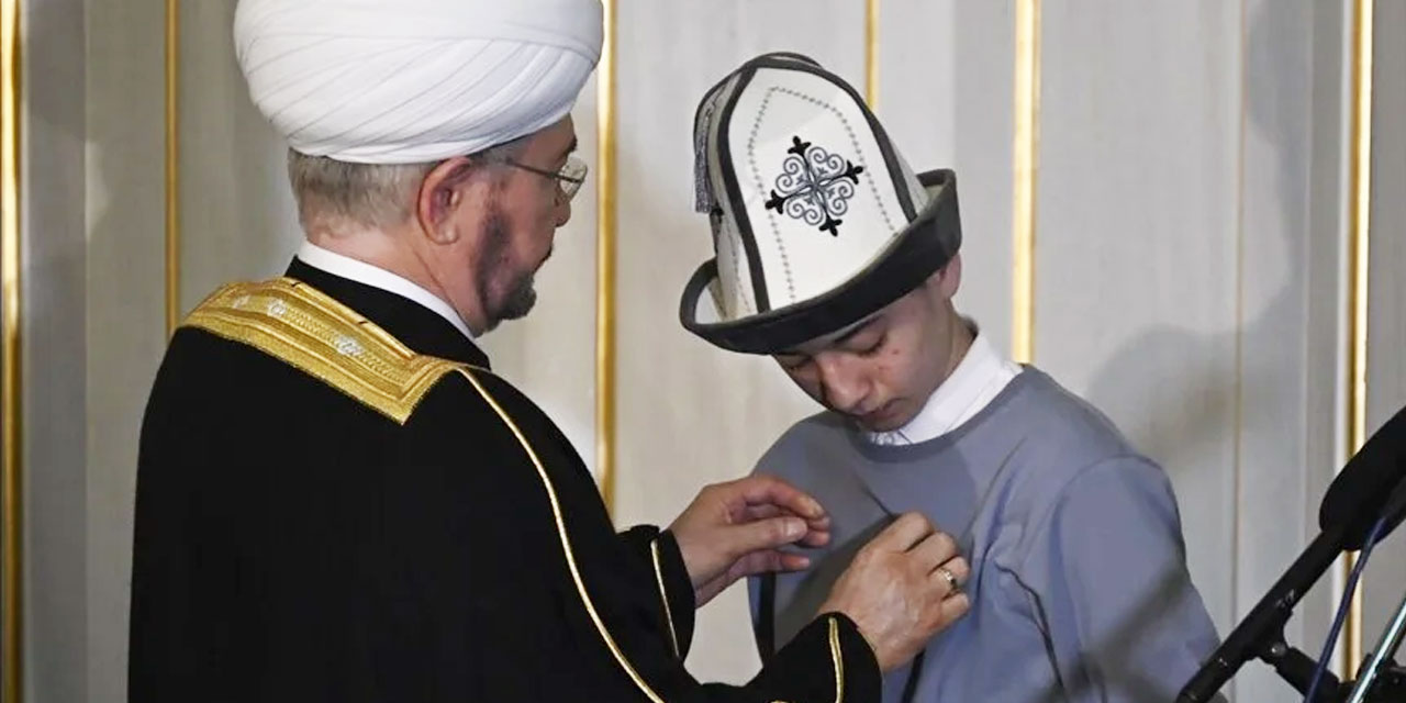 Rusya'nın kahramanı Müslüman gence madalya takıldı