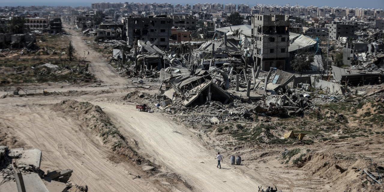 Terörist israilin büyük bir yıkım bırakarak çekildiği Han Yunus tanınmaz halde