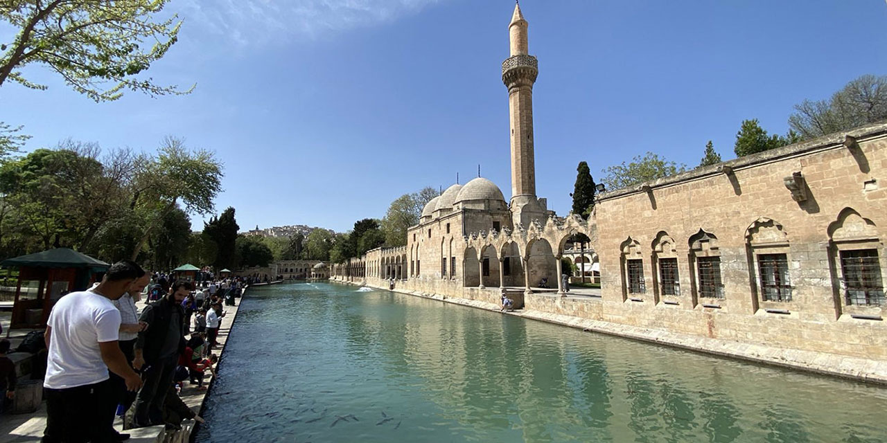 Bayram öncesi Said Nursi'nin mezarına ziyaret