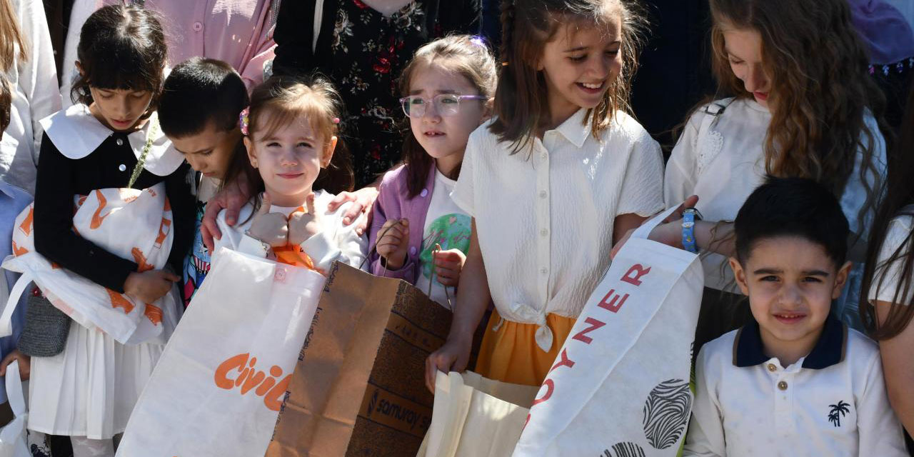 Çocukları sevindiren 78 yıllık bayram geleneği