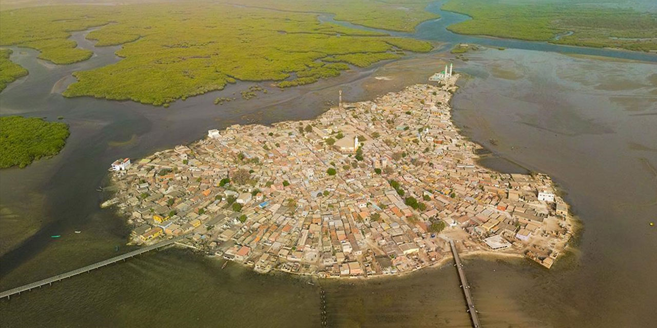 Müslümanlarla Hıristiyanların birlikte yaşadığı deniz kabuğundan oluşan ada