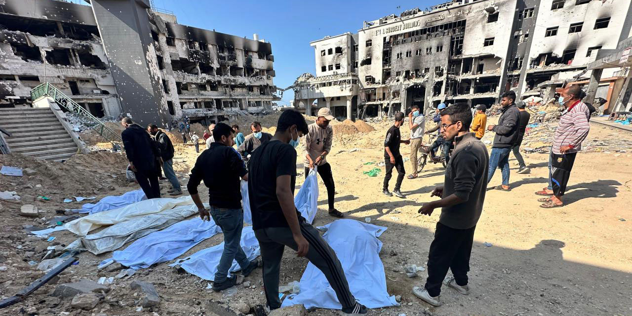 Katil israil ordusunun harabeye çevirdiği Şifa Hastanesinde toplu mezar bulundu