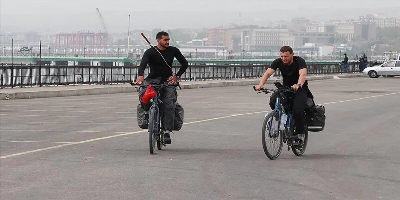 Hacca gitmek için Fransa'dan bisikletle yola çıkan iki kişi Türkiye'ye geldi