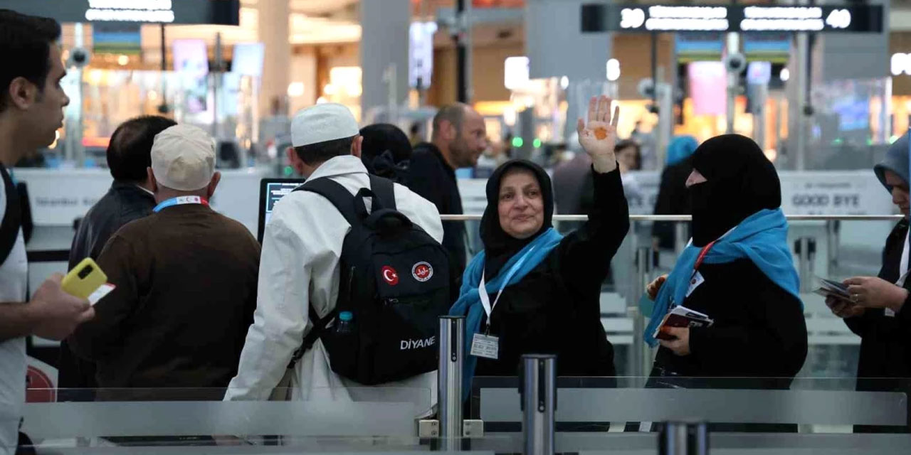 İstanbul Havalimanı'ndan ilk hac kafilesi dualarla uğurlandı