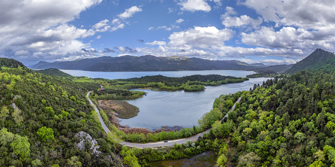 Isparta'da yeşil ve mavinin buluştuğu milli park: Kovada Gölü