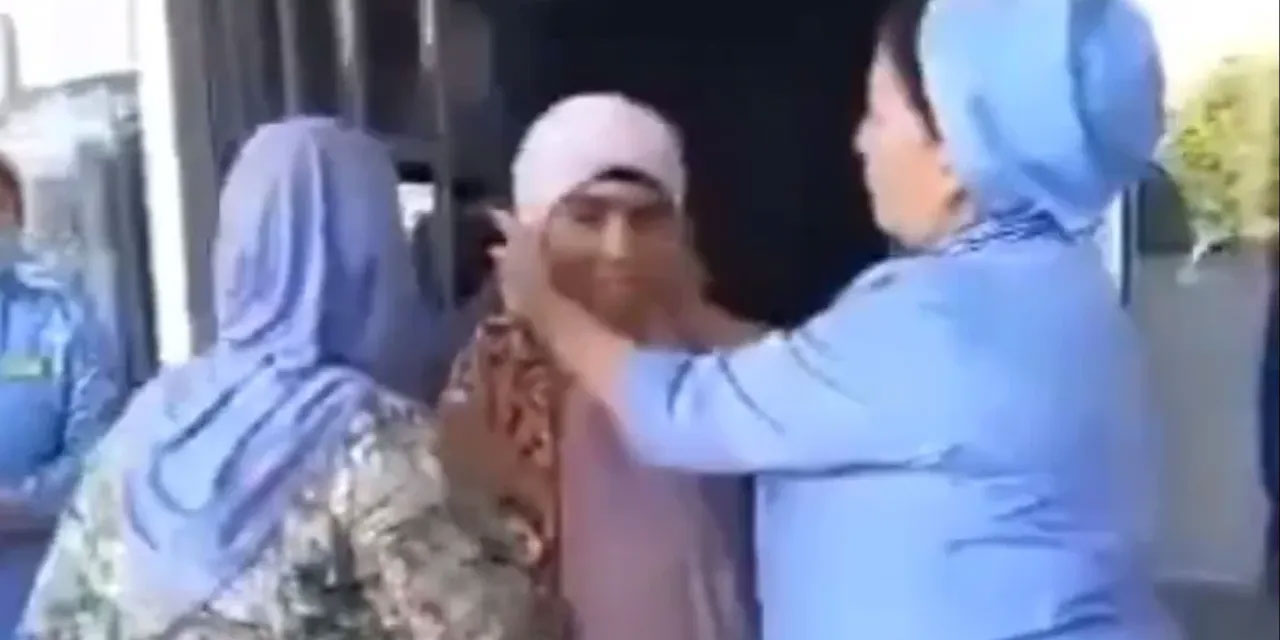Yüzde 98'i Müslüman olan Tacikistan'da başörtülü kadınlar hastaneye alınmadı