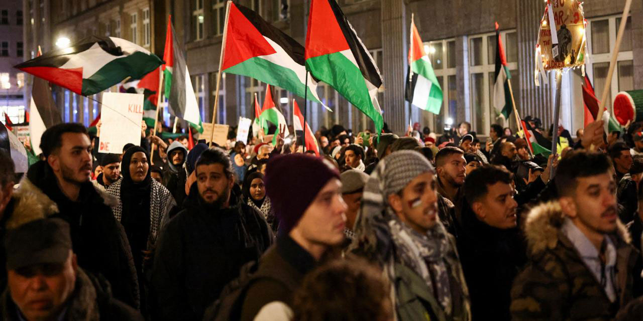 Almanya, Filistin'i destekleyen öğrencilere sahip çıkan akademisyenleri fişlemiş