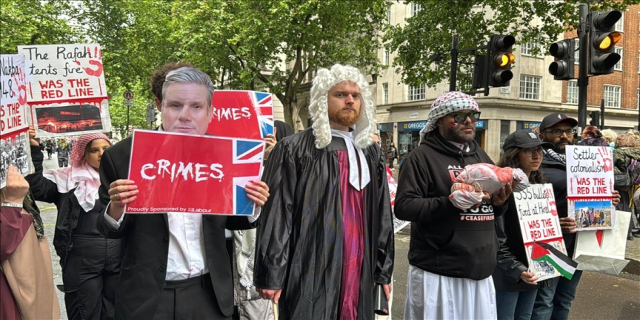 İngiltere'de on binlerce kişi 16'ncı defa Filistin için yürüdü