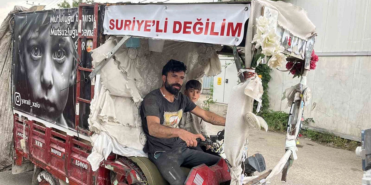 Kağıt toplayıcı saldırıya uğramamak için 'Suriyeli değilim' yazısı astı