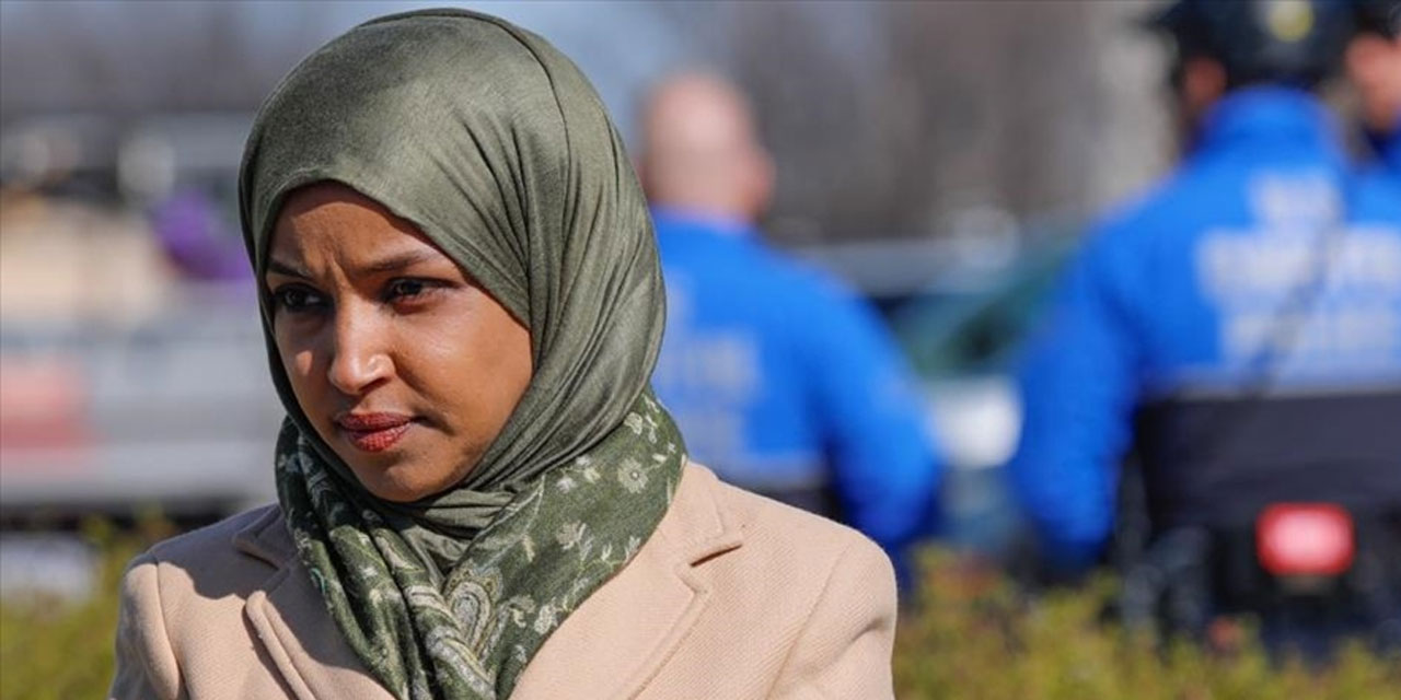 Siyonistlerin baskısına rağmen önseçimi Müslüman Ilhan Omar kazandı