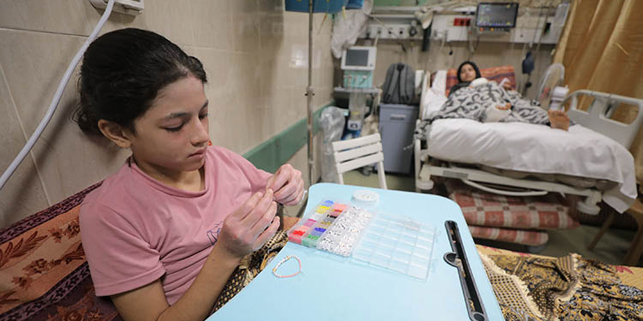 israil saldırısında yakınları ölen Filistinli kız kardeşler: Tam secde halindeyken!