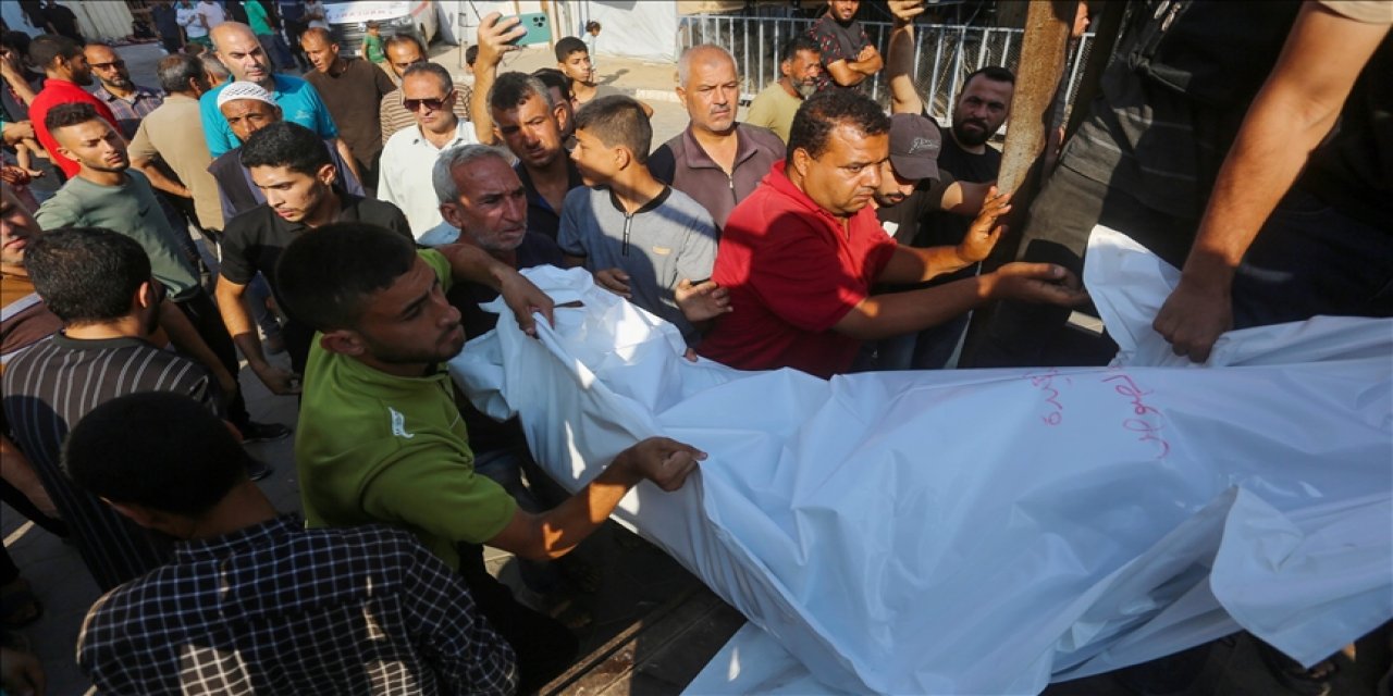 Terörist israil ordusu, 'güvenli bölge' ilan ettiği Deyr Belah'ta pazar yerini vurdu: 9 şehit