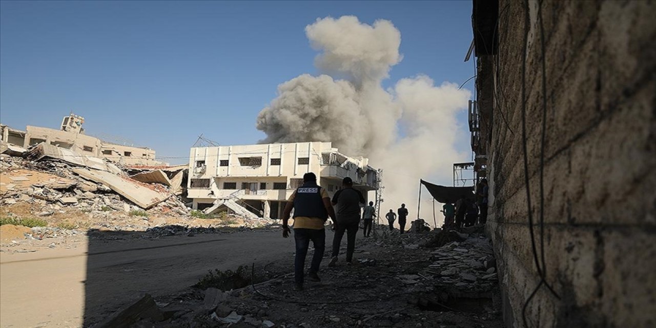 Katil israil yine sivillerin sığındığı okula saldırdı