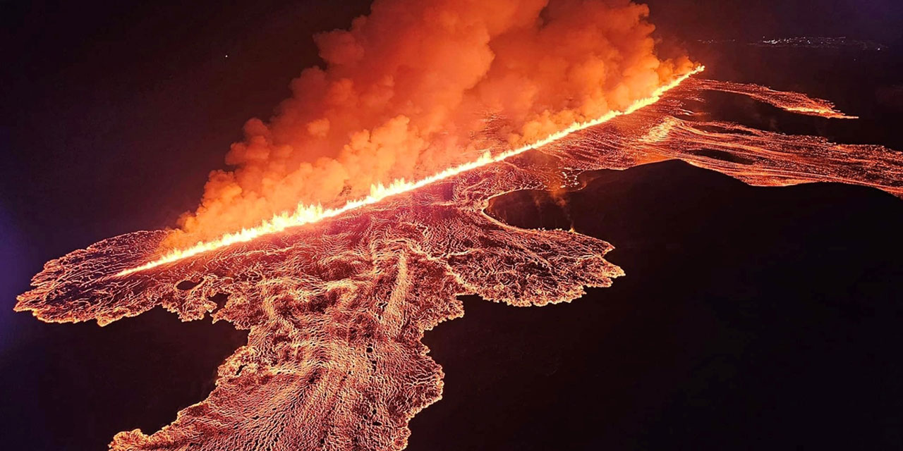 İzlanda'da bir yanardağ daha patladı, lav ve kül püskürttü