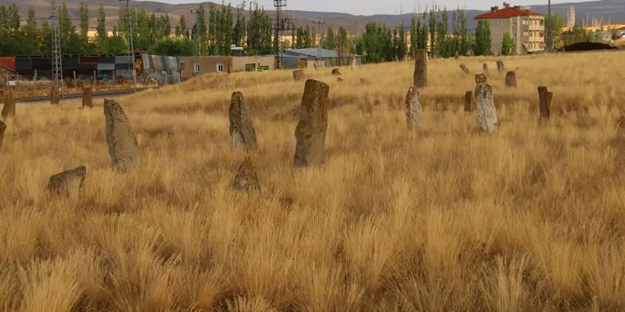 Sivas'ta gizemli mezarlık, ne gelen var ne giden