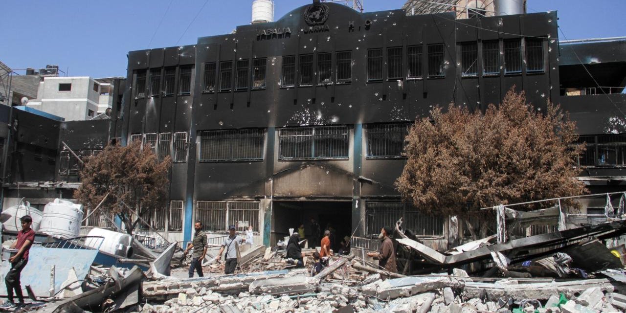 Katil İsrail BM'ye ait okullara düzenlediği saldırılarda 563 kişiyi katletti