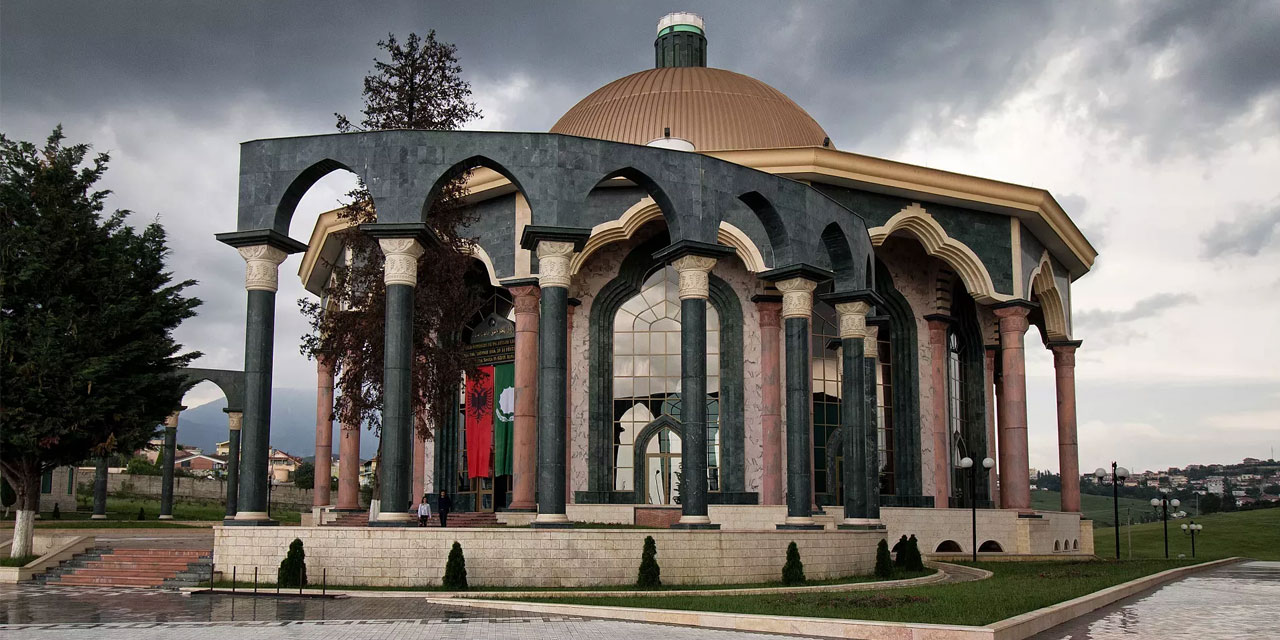 Arnavutluk, Bektaşiler için Vatikan gibi İslami mikro devlet kuracak