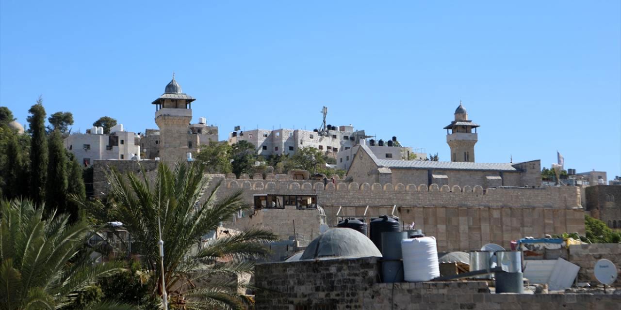 Katil israil, Harem-i İbrahim Camisini Müslümanlara yine kapattı