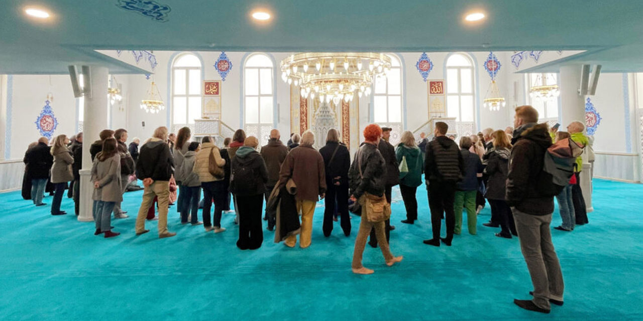 Almanya'da Müslüman olmayanlar için 'Açık Cami' etkinlikleri başladı