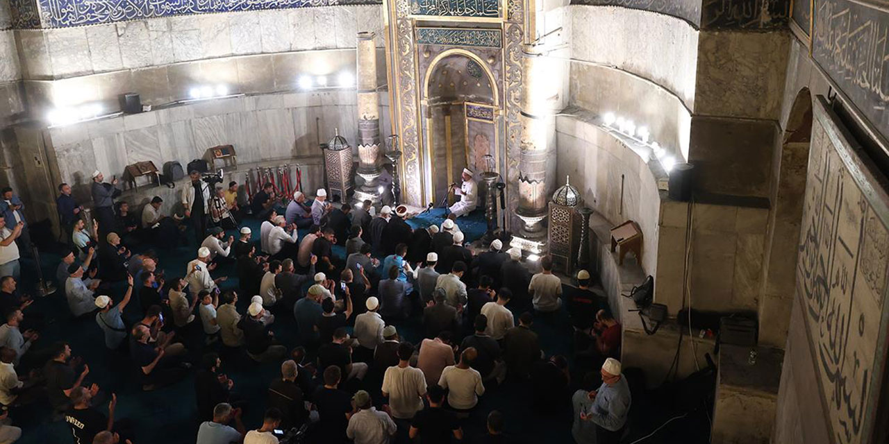 Yurt genelindeki camilerde dünyadaki mazlumlar için dualar edildi