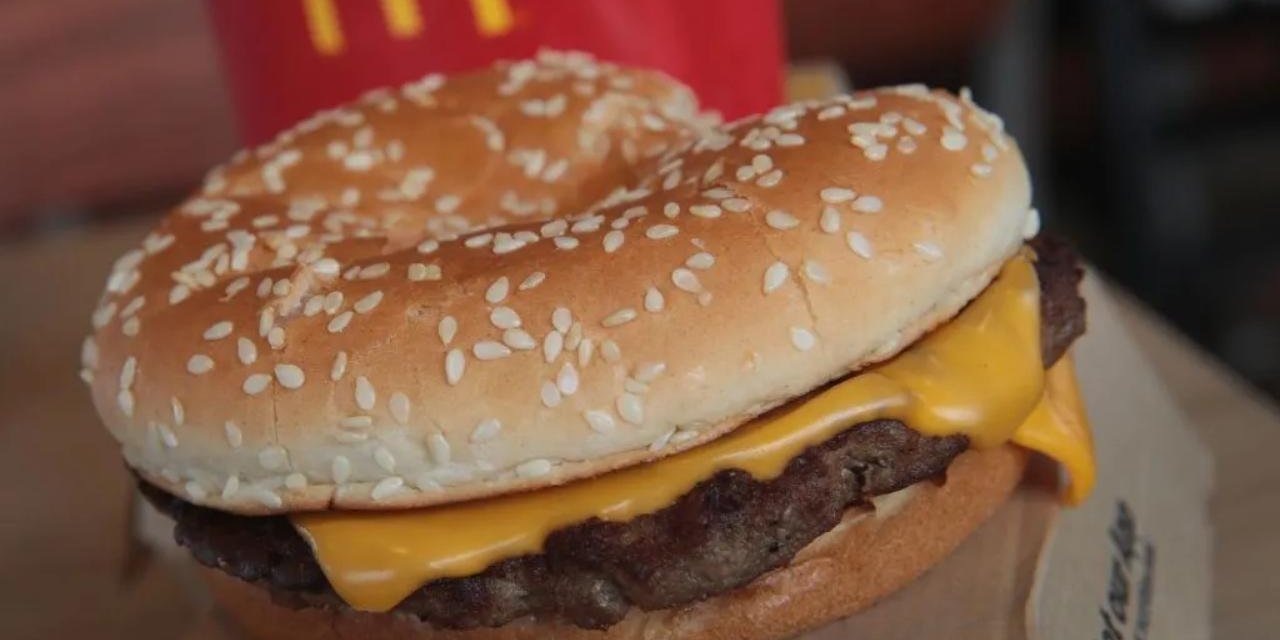 ABD'de McDonald's'ta burger yiyen hasta oluyor: 13 eyalete yayıldı