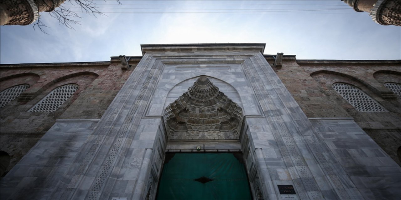 Konserlere milyonlar veren belediye, tasarruf olsun diye tarihi camilerin güvenliğini sona erdirecek