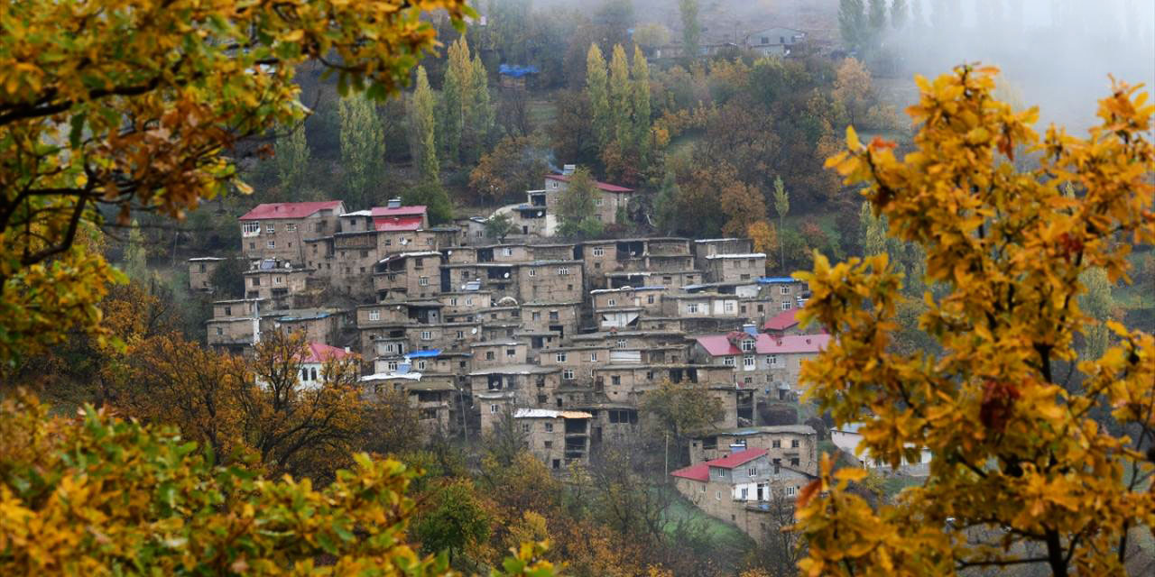 Hizan ilçesinin taş evlerden oluşan köyleri