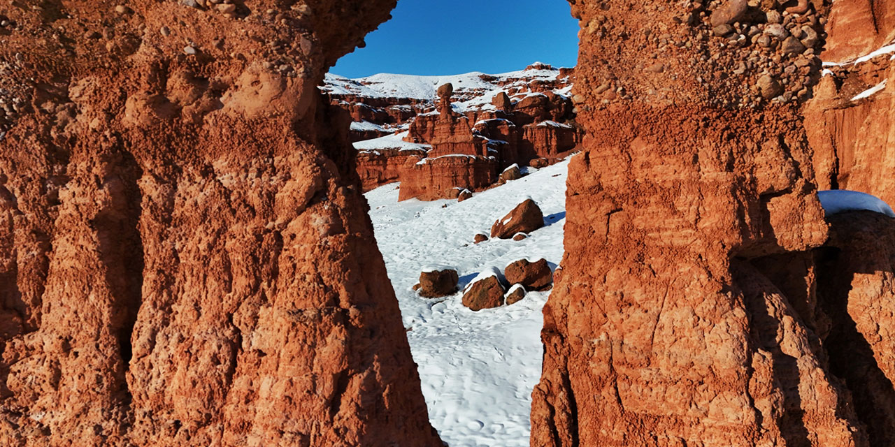 Narman Peribacaları 'beyaz rahmet'le buluştu