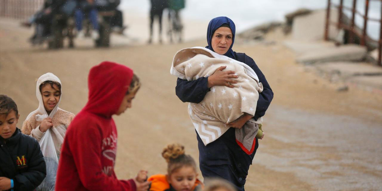 Yerlerinden edilen Filistinlilerin kuzeydeki evlerine göçü devam ediyor