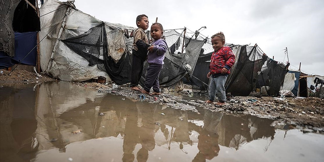 Gazze'de şiddetli rüzgar ve yağış sebebiyle yüz binlerce Filistinli zor durumda