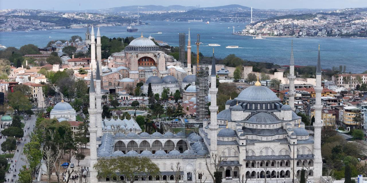 Ayasofya ve Sultanahmet Camii'nin minarelerinde restorasyon sürüyor