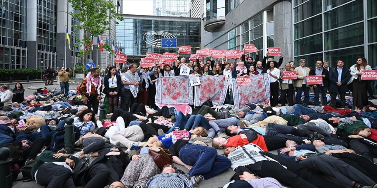 Avrupa Parlamentosu önünde protesto: Konuşmayı bırakın, israili durdurun