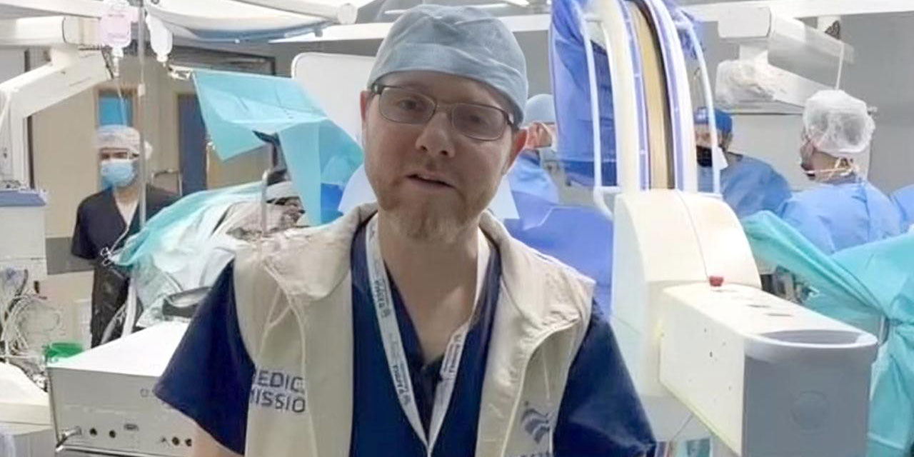 Aylarca Gazze halkına yardım eden doktor, abluka altında vefat etti