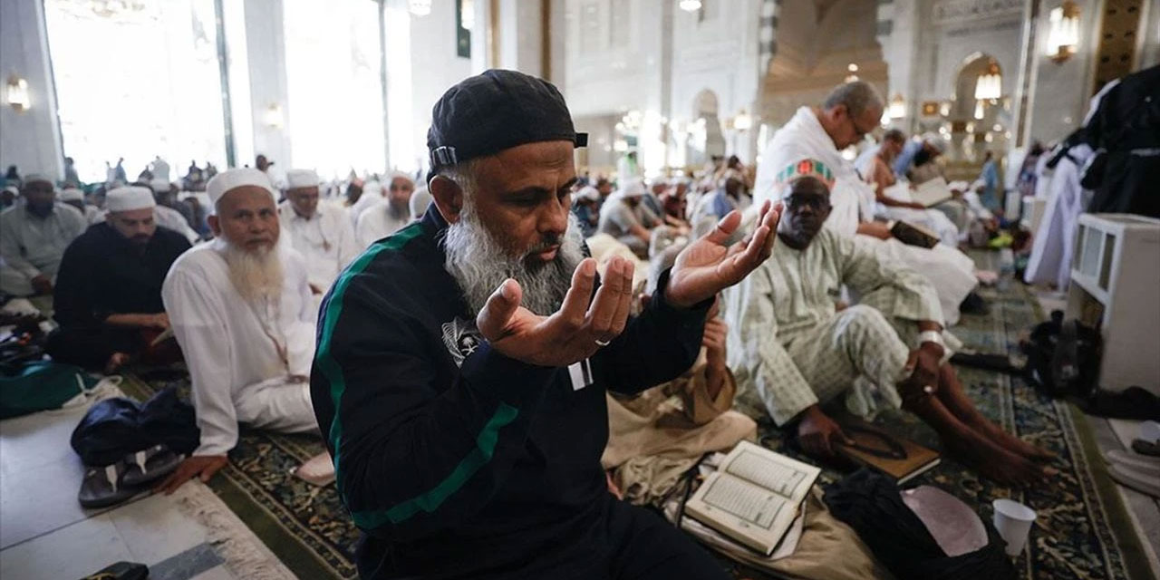 Hacı adayları Harem-i Şerif'te ibadetlerini yapıyor