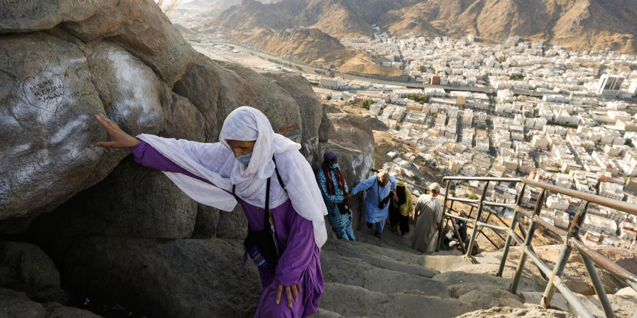 İlk vahyin geldiği Hira Mağarası'na gözyaşıyla ziyaret