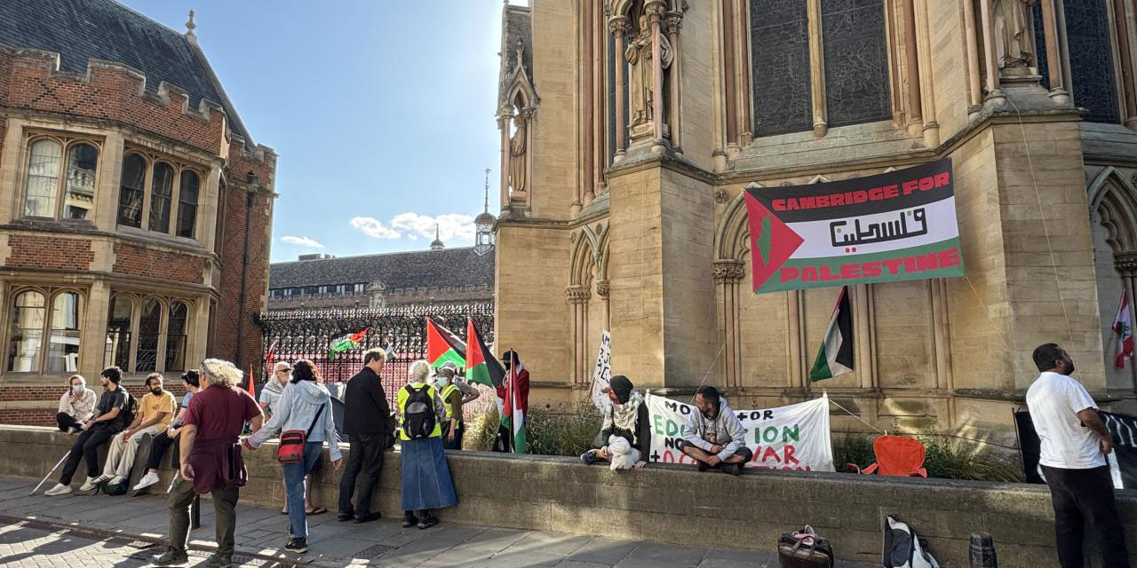 Cambridge öğrencileri, israille ilişkilerin kesilmesi için çadır kurup eylem başlattı