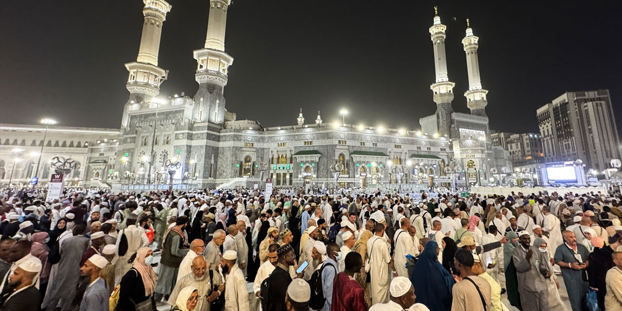 Hacı adayları Arafat öncesi Harem-i Şerif'te ibadetlerini sürdürüyor