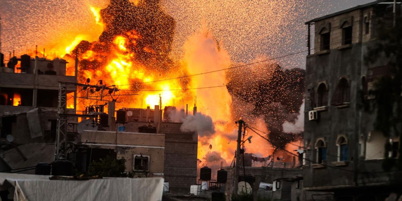 Gazze hükümeti: Katil israil bugün de 19 evi sakinlerinin başlarına yıktı