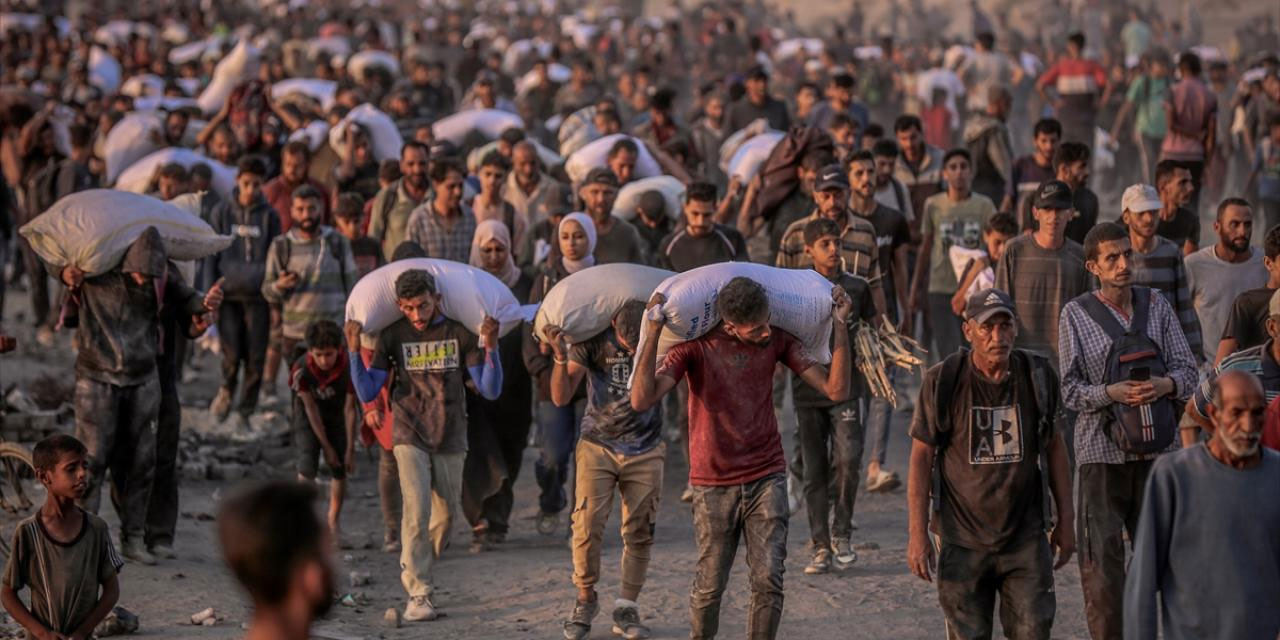 Katil israil Gazze'de yardım bekleyenlere yine saldırdı: 50 şehit