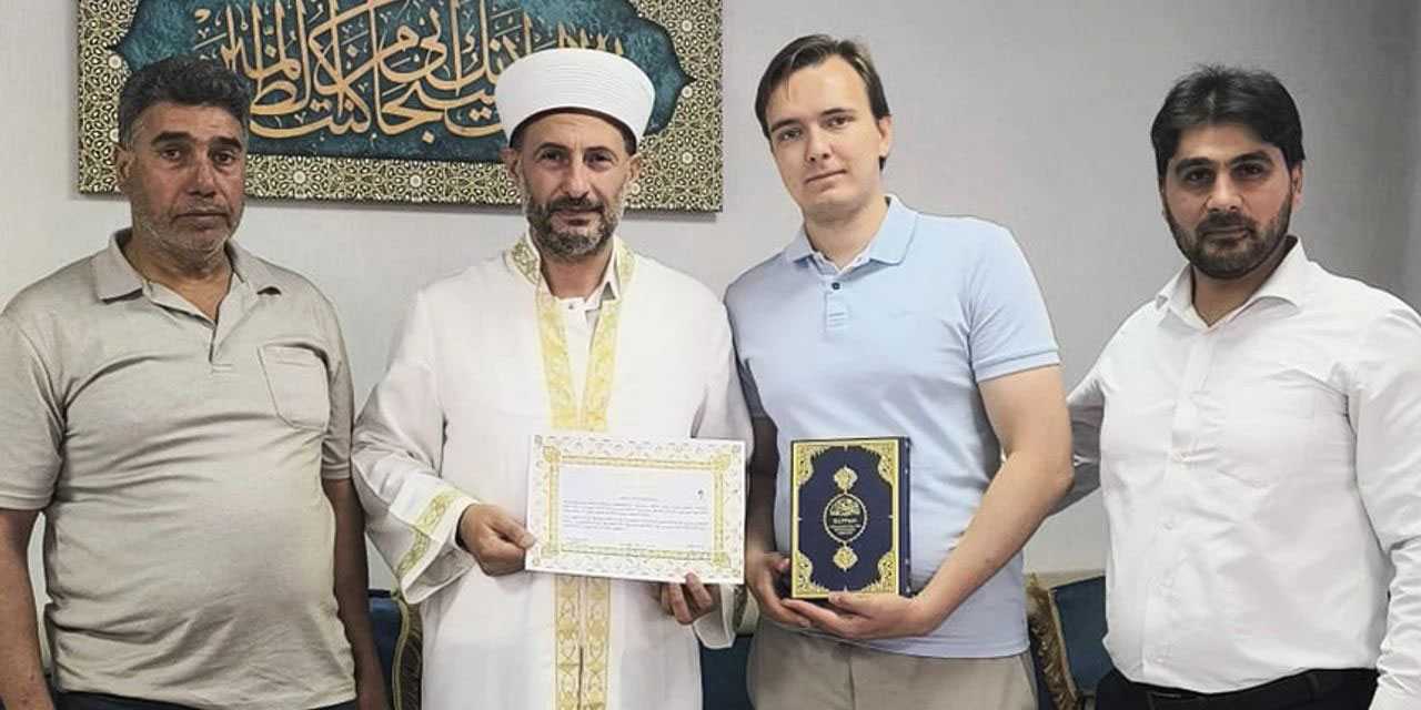 'Ezanda derin bir çağrı ve huzur hissettim' diyen Rus, Müslüman oldu