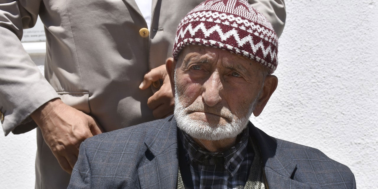 100 yaşındaki Mehmet dedenin sırrı: Allah'ın emrini bilin, haktan ayrılmayın ve helal yiyin