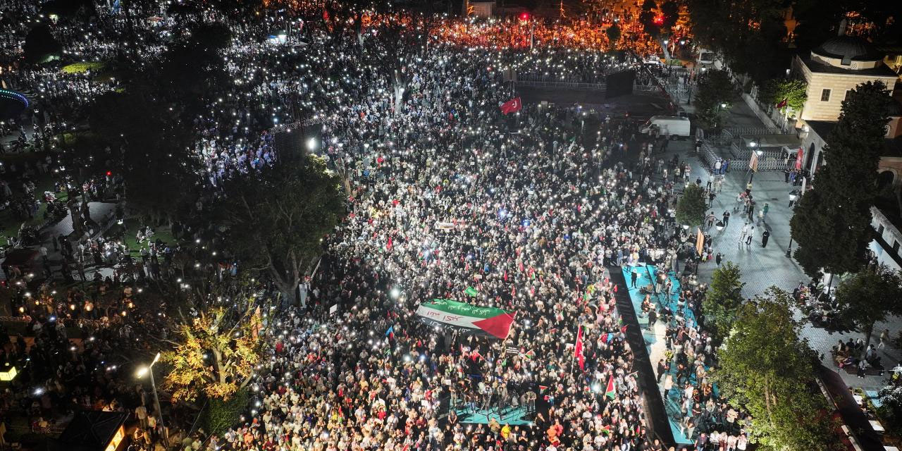 İstanbul'da "Gazze'ye Umut Işığı Ol" yürüyüşü