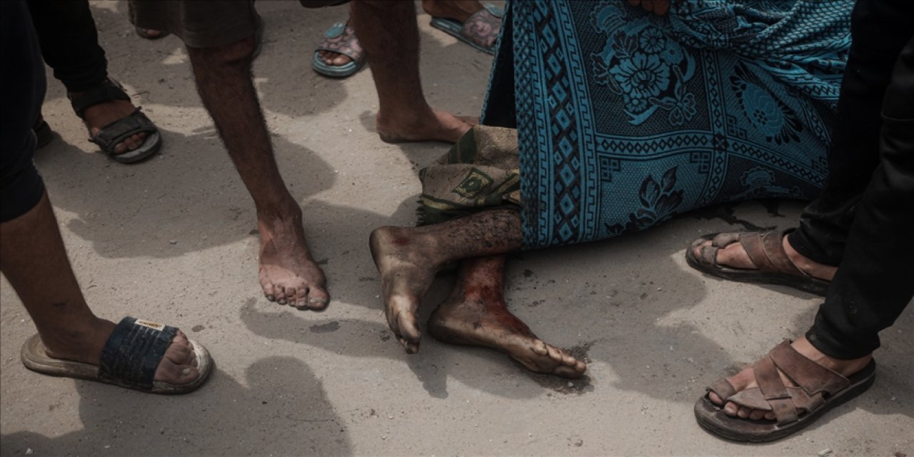 Kahrolası israil 15'i yardım bekleyen, 53 Filistinliyi daha öldürdü