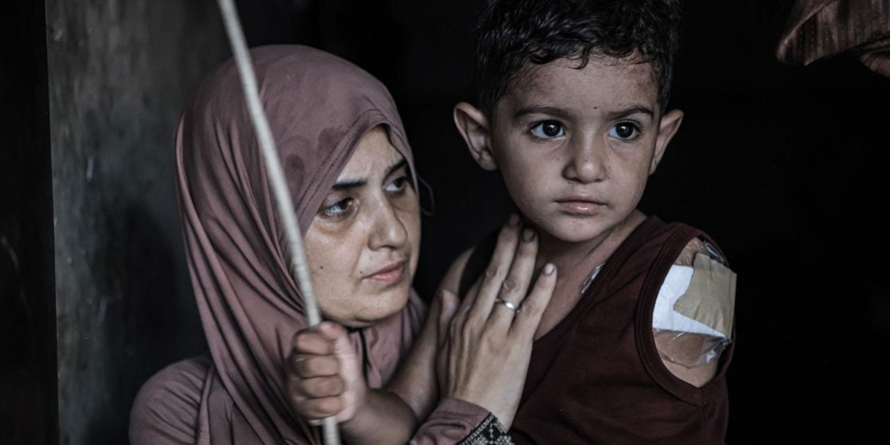 israil saldırısında bir kolunu kaybeden Gazzeli çocuk, tedavi bekliyor