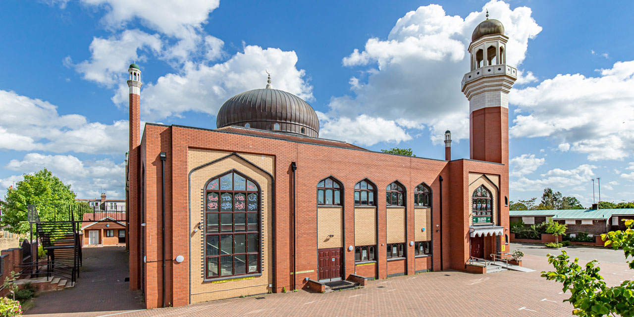 Domuz ve israil bayrağı birbirine çok uymuş: Oxford Camiine saldırdılar