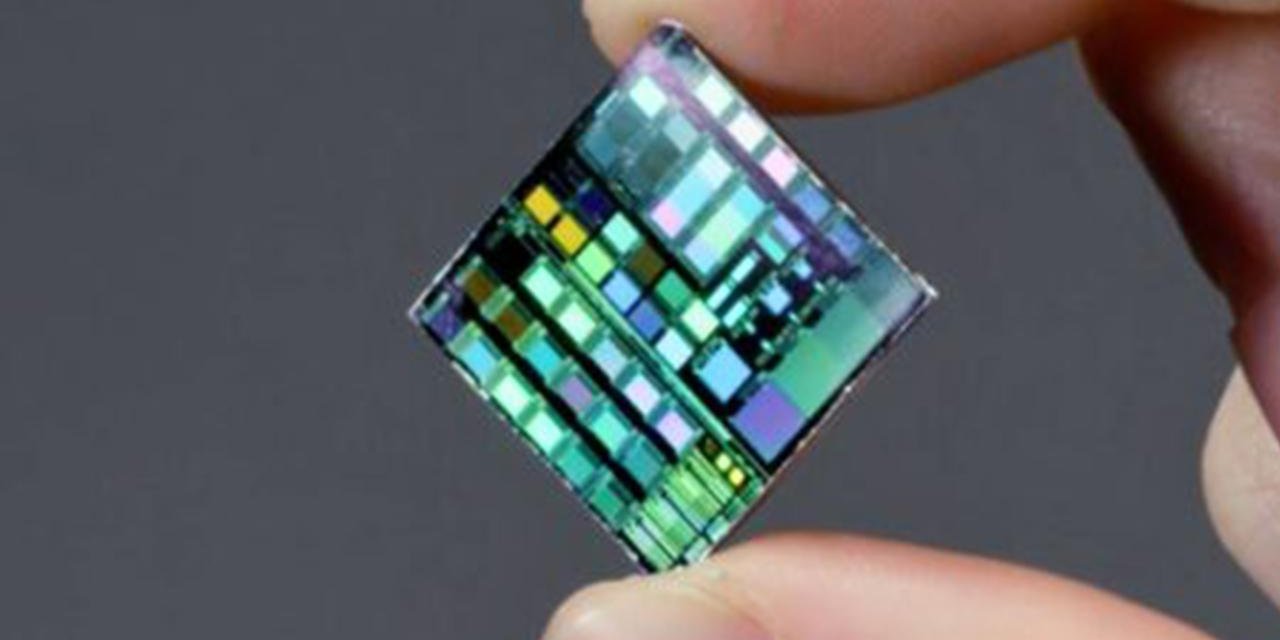 Beyin implantı, iç konuşmaları sese dönüştürdü